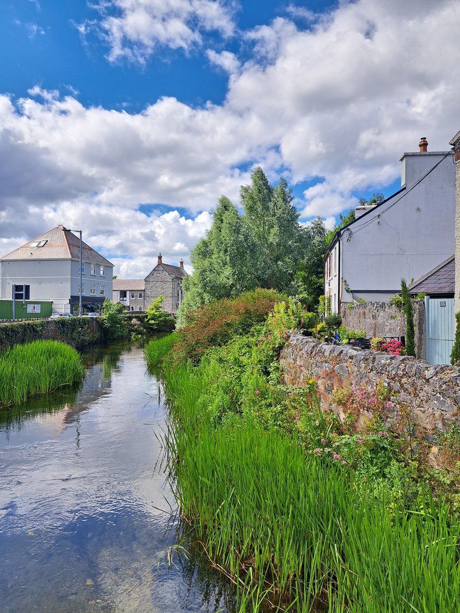 galwayswestend's tweet photo. It's hard to beat a Sunday Stroll by the canal in Galway's Westend 😍👌

#galway #galwayswestend #galwayireland #ireland #sunday #stroll #canals #blueskies #greentrees #weekend #sundayplans #chill #chillout #dayofrest https://t.co/6PvtBvZk6s