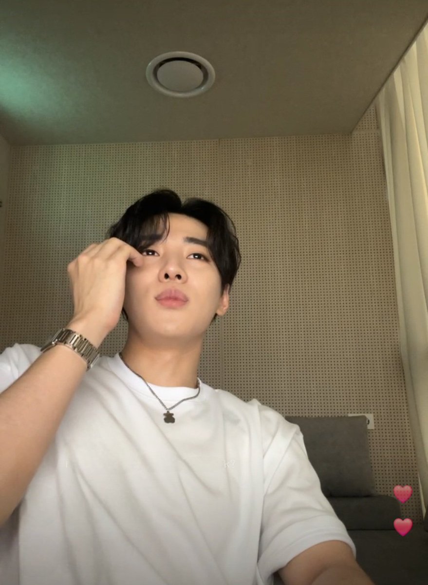 일하다 뛰쳐나오게 하네...❤️