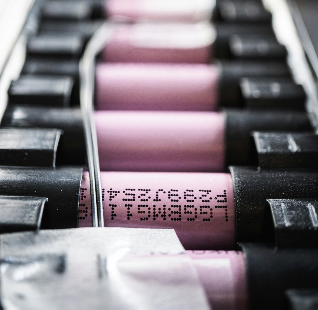 Not all batteries arrive at recycling facilities in pristine condition. Some may be damaged, burnt, or degraded over time.

At Recyclus, we can treat Lithium-ion batteries of any chemistry or condition, ranging from production scrap to completely burnt units.