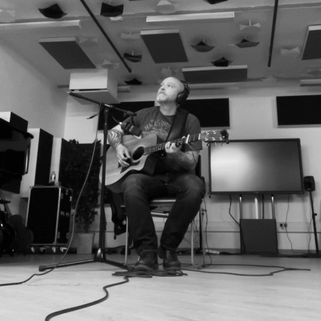 TheasbyLee's tweet photo. It's a FeelGood Friday vibe and Matt @BoyFoundSound will be joining me later talking about new single Ultraviolet and tomorrow's gig at @nevolumebar #TheMorningShow #yourlocastation @radiohartlepool https://t.co/fyqDWmBDNd