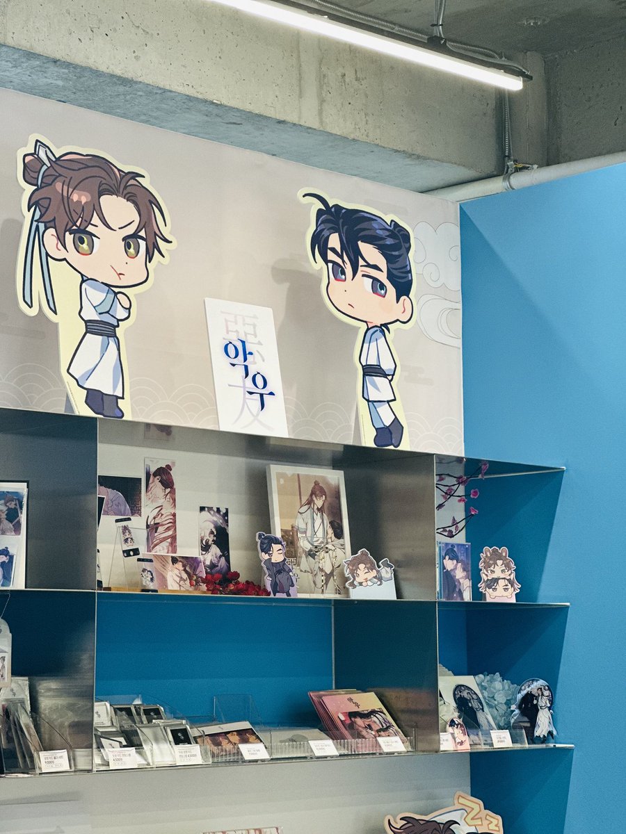 #악우 #HKMI #비온카페
콜라보 카페 다녀왔어요❤️
굿즈도 다양하고 하운이랑 건이가 귀엽구… 벽에 걸린 티비에서 끊임없이 흘러나오는 흑백 영상에 여기가 어딘지 잠시 잊게 됩니다