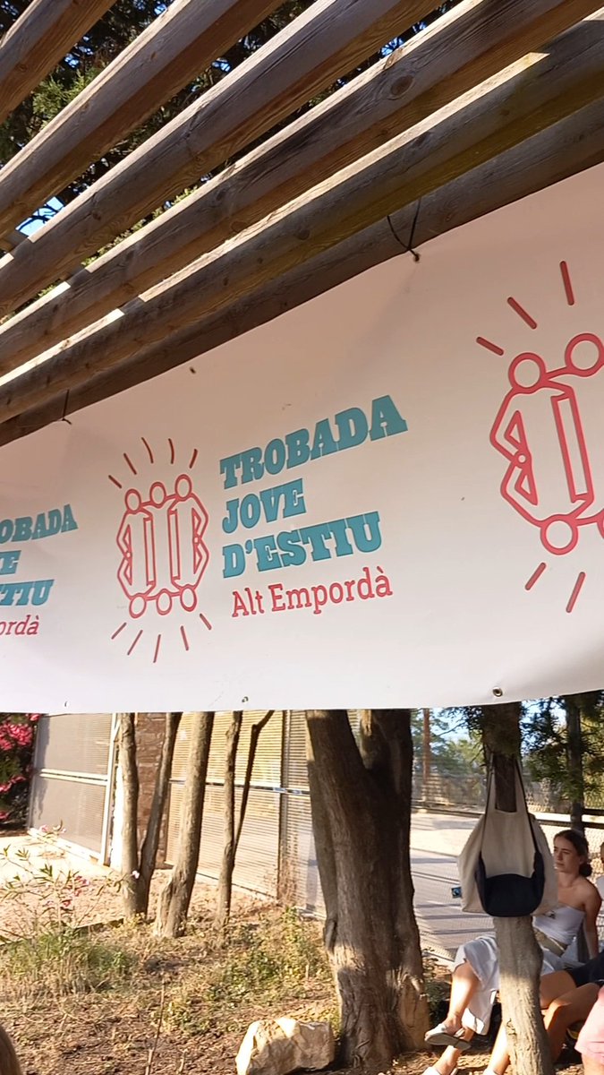 amadeubt's tweet photo. Quin èxit aquesta 3ª edició de la trobada jove d'estiu del @AltEmpordaJove. Espai de lleure i coneixença entre 500 joves d'arreu de la comarca. I tot gràcies a l'equip de professionals de joventut dels municipis de l'Alt Empordà! #femxarxa #somjoventut 
@joventutcat 
@govgirona https://t.co/IzWxHKijI3