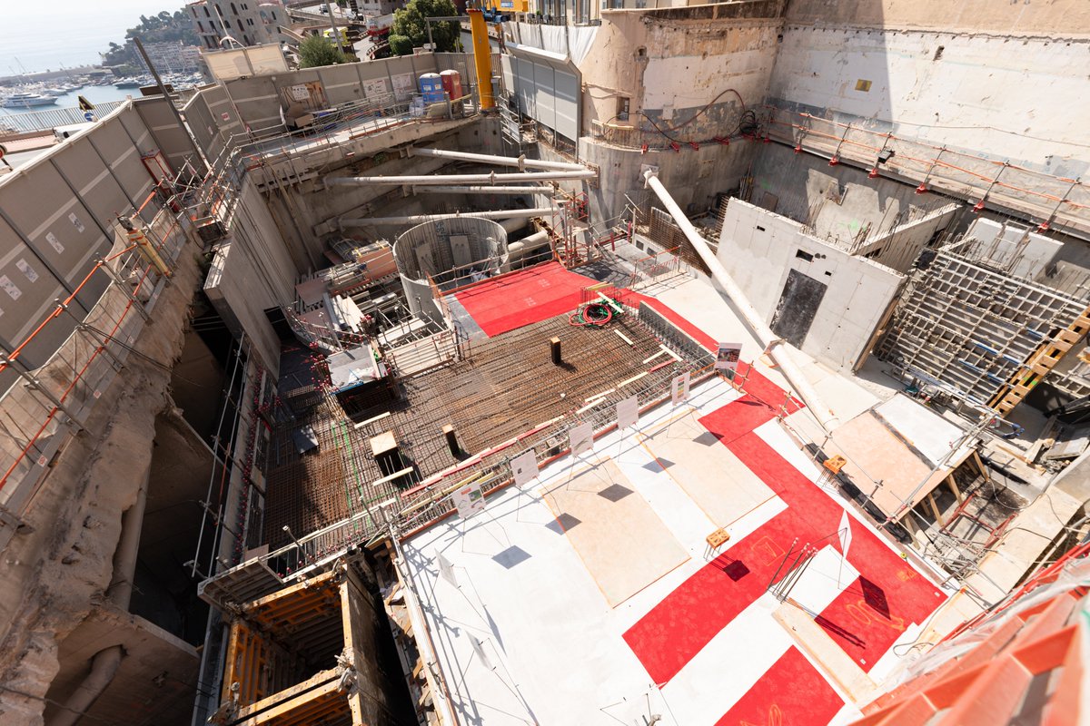 BouyguesBat_SE's tweet photo. [#Chantier] Une résidence de haut standing célèbre sa sortie de terre à Monaco ! 7 mois après avoir réalisé les fondations du bâtiment à 40 m de profondeur, nos équipes ont franchi hier une nouvelle étape : la sortie de terre et le démarrage de la superstructure !
📸instants2vie https://t.co/T6IoRoyNH0