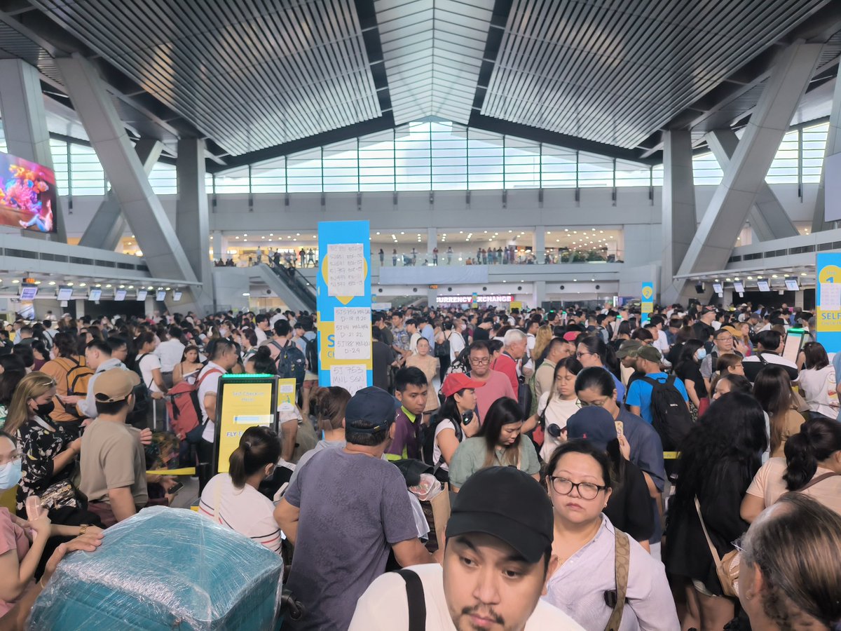 frequentvoyager's tweet photo. At the moment NAIA3. #Microsoft365 #micrsoftisdown #hassle https://t.co/7XU9FfNprz