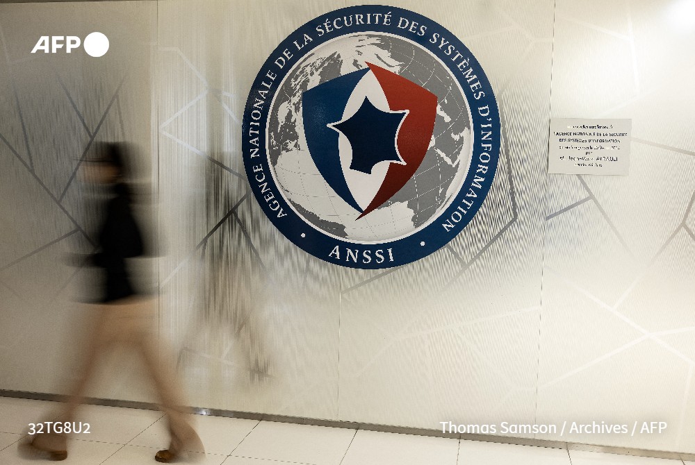 afpfr's tweet photo. Panne informatique mondiale: "aucun élément en l'état" ne laisse penser à une "cyberattaque", selon l'agence française Anssi #AFP https://t.co/twnxB2xnv3