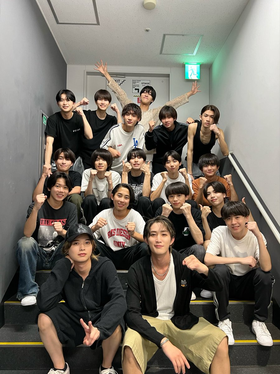 jr_official_X's tweet photo. 【🎙️LIVE 】

『 マイナビ　サマステライブ２０２４　SUMMER GO！　MIRAI GO！　東だ！西だ！全員集合 』
本日いよいよ幕開けしました🌻🫧

先ずは28日まで一緒に夏を楽しみましょう🍉✨

#井上瑞稀 #橋本涼 (#HiHiJets)
#GoǃGoǃkids #石渡大和 #大澤龍太郎 #岸蒼太 #小山龍之介 #関翔馬 #竹村実悟 #山越源斗 #渡邉心