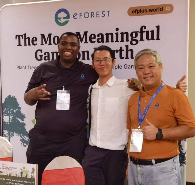 eforest2_world's tweet image. MMI Penang Day 1: Our eForest booth is buzzing with excitement as MMI students are eager to learn more about passive income and saving the environment at the same time! 🌳💚🌳

#eforest #1billiontrees #naturelovers #plantslover #trees #birdlife #journey #Malaysia #Penang #MMI
