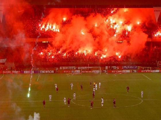 psgtifos's tweet photo. Craquage PSG - Metz FC
18.12.2004
Fronde des supporters
#psgmetz #psgfcm #fumigene #pyro #auteuil #virageauteuil #parcdesprinces #authentiks #lutecefalco #suprasauteuil https://t.co/0PgGXaJzFg