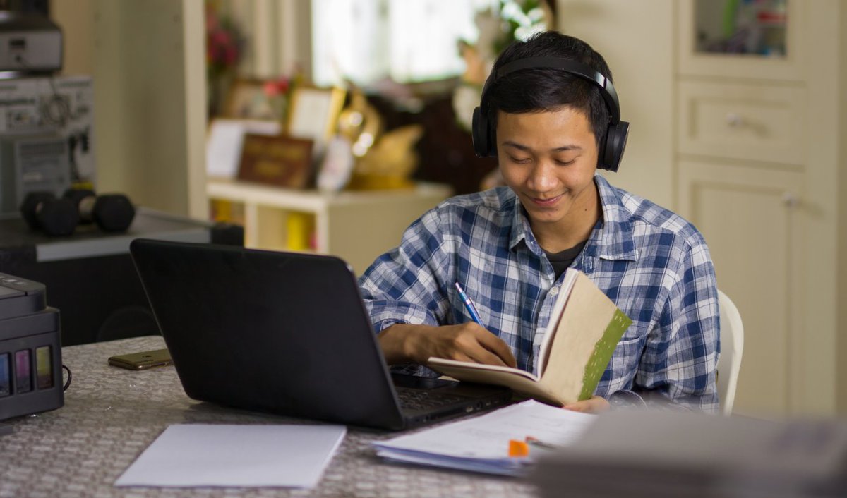 Applications for our Virtual Routes into STEM course for Year 9 &amp; 10/S3 &amp; S4 students will be closing on Monday 22nd July. This course gives students the chance to find out about different Routes into STEM careers.

Don't miss out and apply today! etrust.org.uk/routes-into-st…