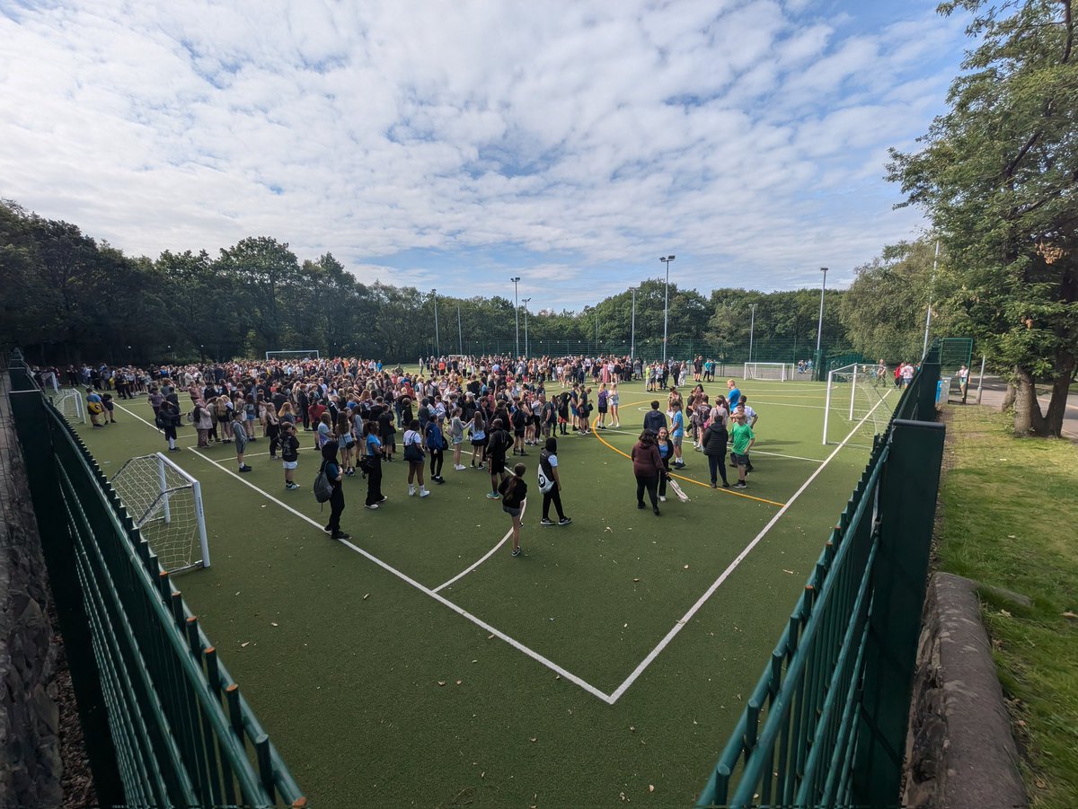 Ready to head off up the pike with Year 7, 8, 9 and 12 for our Founders Day Walk

#1566

💛❤️💚💙