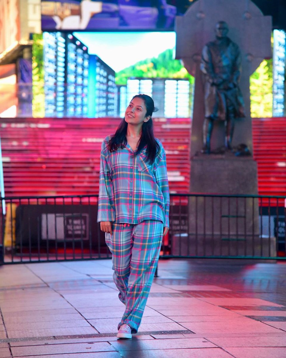 .<a href="/ishehnaaz_gill/">Shehnaaz Gill</a> takes a night stroll at Times Square, New York in her PJs!

#ShehnaazGill #Shehnaazkaurgill #Shehnaaz