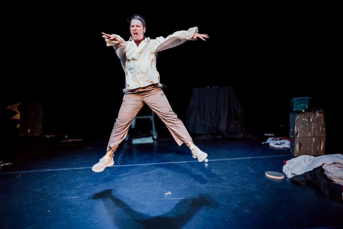 We are OBSESSED with these production images of Frankenstein (On a Budget)! The incredible Thomas Byron Photography has done it again! #frankensteinonabudget #edfringe #edinburghfringe