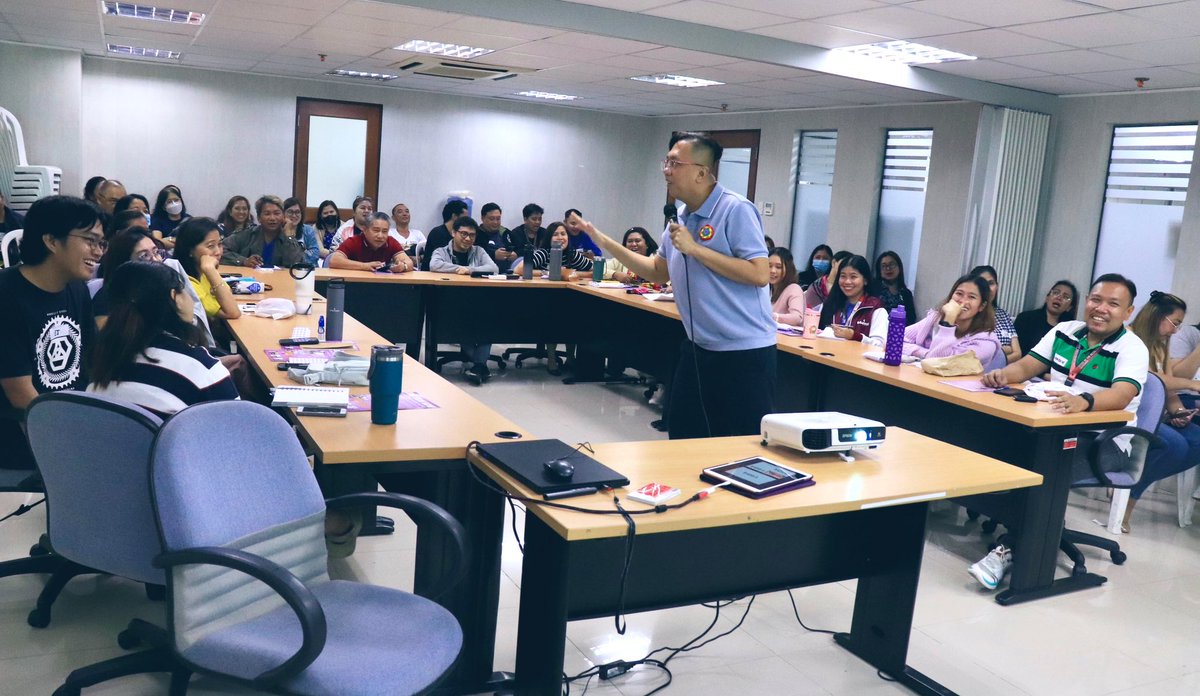 PerciCen's tweet photo. “Siguro naman maintindihan mo na ngayon ang kuya mo, queer pala yun.” 
Overheard this after our lively SOGIESC learning session with the staff of the Quezon City Office of the Secretary to the Sangguniang Panlungsod. #QCGAD https://t.co/DdiYT4eM0E