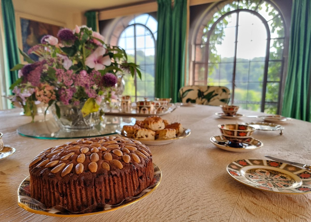 katieculture's tweet photo. The view from #Churchill's #DundeeCake at @ChartwellNT. https://t.co/xmGgt0EEc4