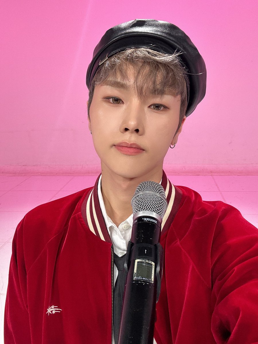XH_official's tweet photo. 머리자르고 첫 번째로 잘한 일🎶

#정수 #Jungsu 
#뎡듀 #엠카보컬챌린지 #작은것들을위한시 https://t.co/nWmOVWBLho