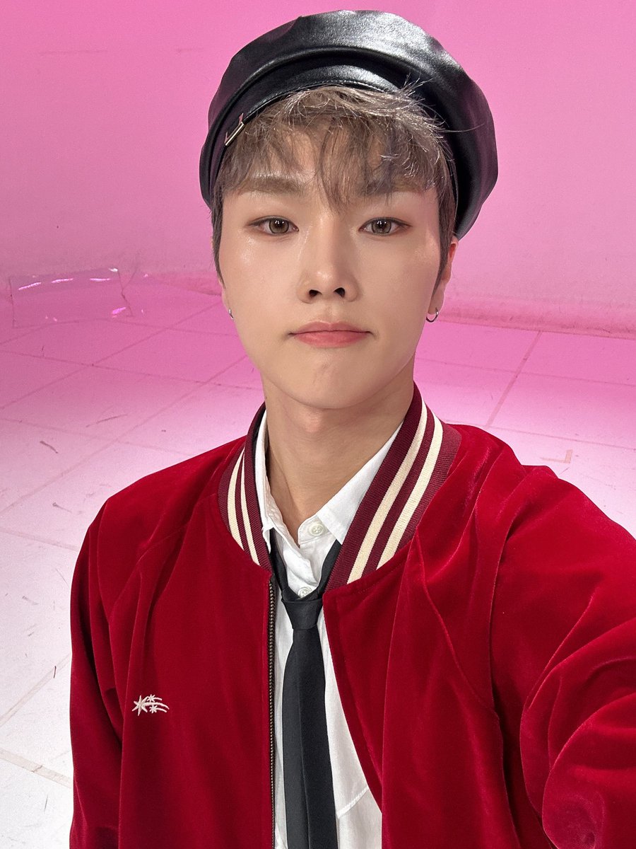 XH_official's tweet photo. 머리자르고 첫 번째로 잘한 일🎶

#정수 #Jungsu 
#뎡듀 #엠카보컬챌린지 #작은것들을위한시 https://t.co/nWmOVWBLho