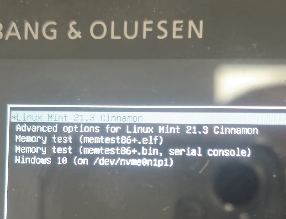 AlbertoOreste's tweet photo. Afortunadamente.

#Microsoft
#Linux
#Caida
#Marron https://t.co/utxVB6nPTF
