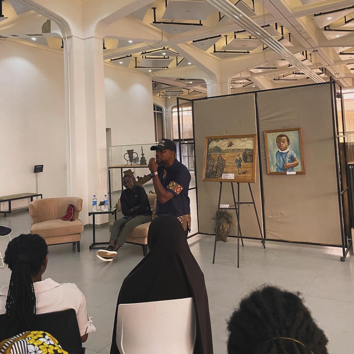OlumideIDOWU's tweet photo. Thank you, Green Club Unilag, for the incredible opportunity to speak at your Green Conference! It was truly inspiring to discuss the Responsibility of Corporations and Individuals in Promoting Recycling and Inculcating Environmental Education. πβ»οΈ
#GreenConference #Responsibility #Recycling #EnvironmentalEducation