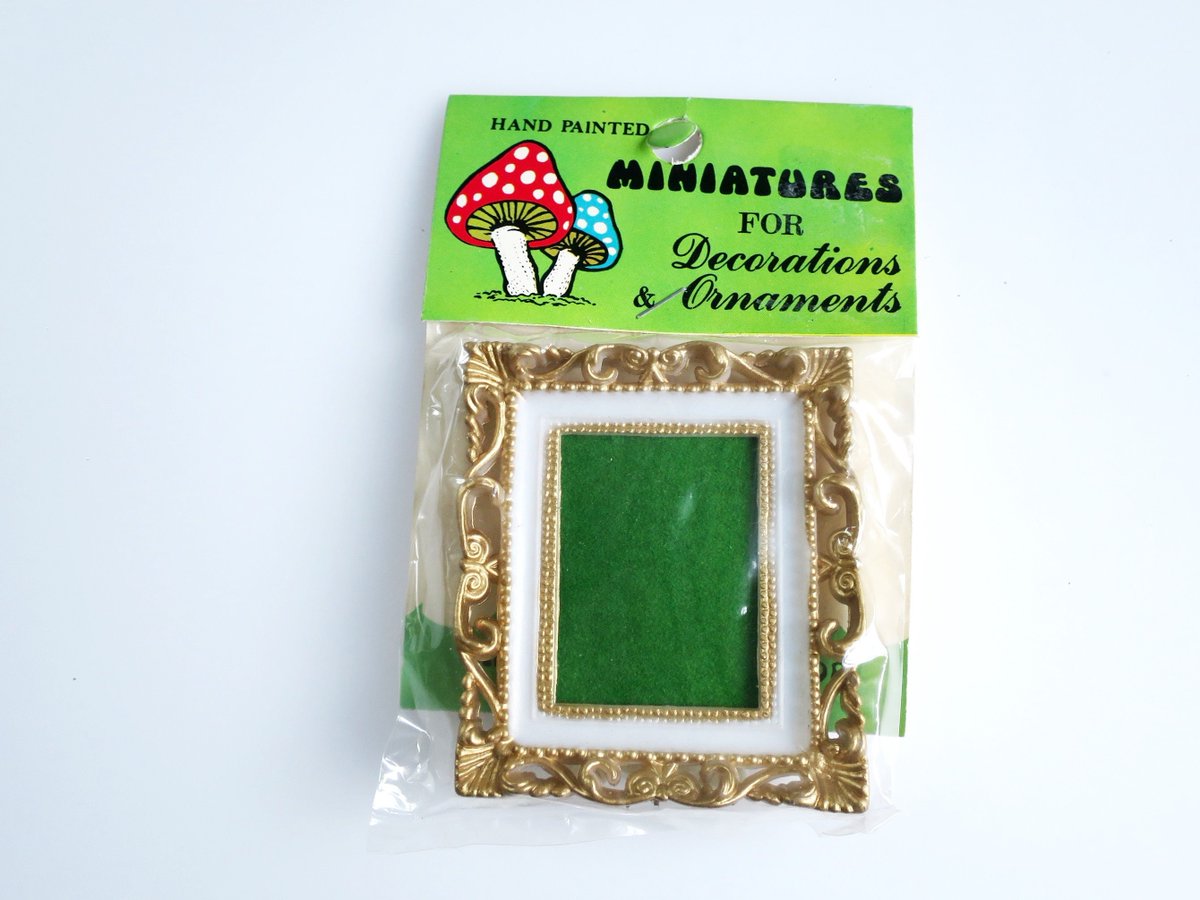 SwirlingOrange1's tweet image. Pair of 1:12 Vintage Mini Plastic Frames for Art, Dollhouses or Dioramas, Small-Scale Picture Art Frames tuppu.net/c8b93e7d #SMILEtt23 #HappyBDayUSA #SwirlingOrange11 #Etsyteamunity
