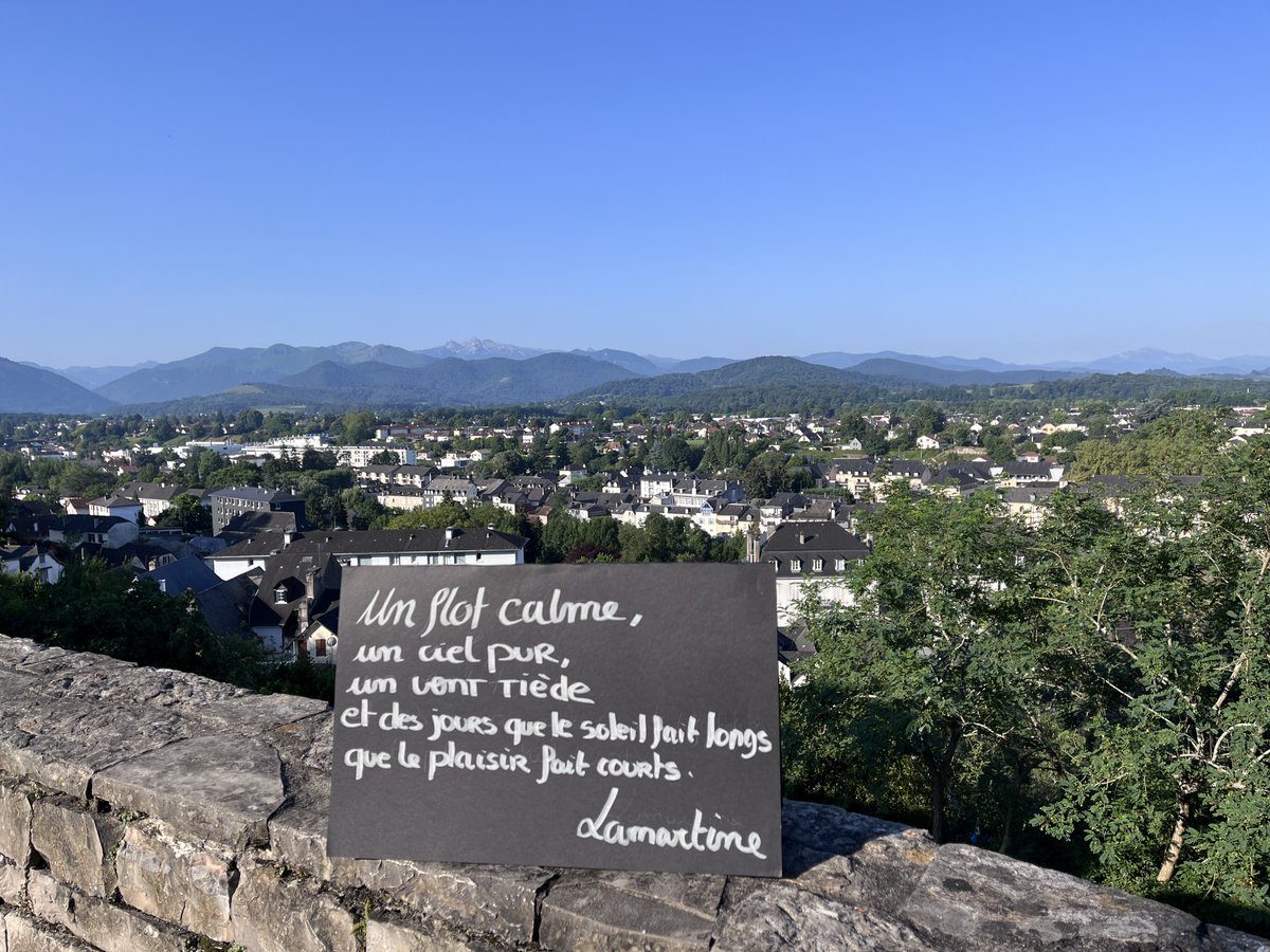 Oloron_pat's tweet photo. La citation du jour, prise sur le vif à l'occasion de la visite "Messages éphémères" au quartier Sainte-Croix.

#Oloron #Oloronpatrimoine #Visite #Citation #Quartiersdété https://t.co/YrJEmM6FQh