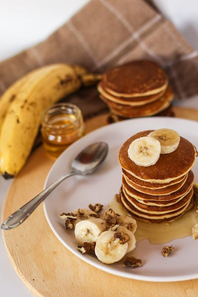 Time_Topics's tweet image. 🍌🥞 Banana Pancakes: Mix mashed banana with eggs, bake on a skillet, and top with fruit or nuts. A quick, simple breakfast that’s both tasty and nutritious! 🥞🍓 #EasyBreakfast #NutrientPacked