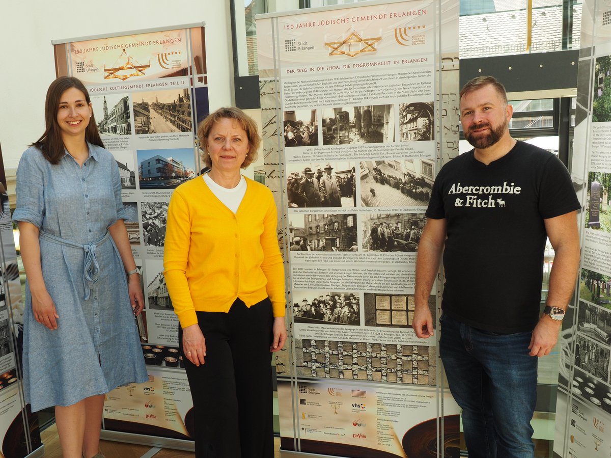 Auf Antrag der der CSU-Fraktion and vom 07.06. -16.07.2024 in der Stadtbibliothek die Ausstellung „ Jüdisches Leben in Erlangen – 150 Jahre jüdische Gemeinde“.
Die Jüdische Kultusgemeinde Erlangen hat im Jahr 2023 ihr 150jähriges Jubiläum gefeiert. #erlangen #ERrat #CSU