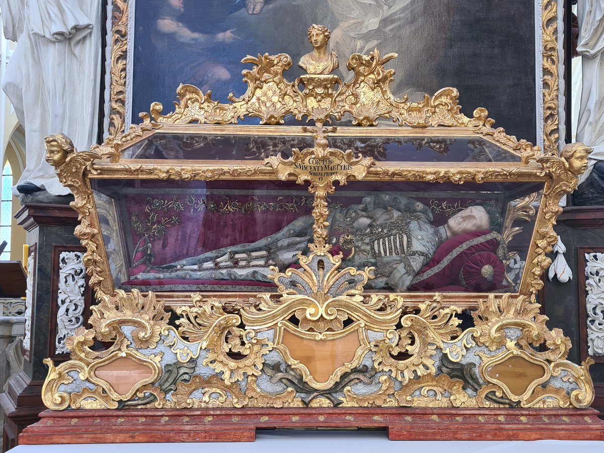 fluglehrer_neu's tweet photo. #sedlec kathedrale https://t.co/KqSnygW4qZ