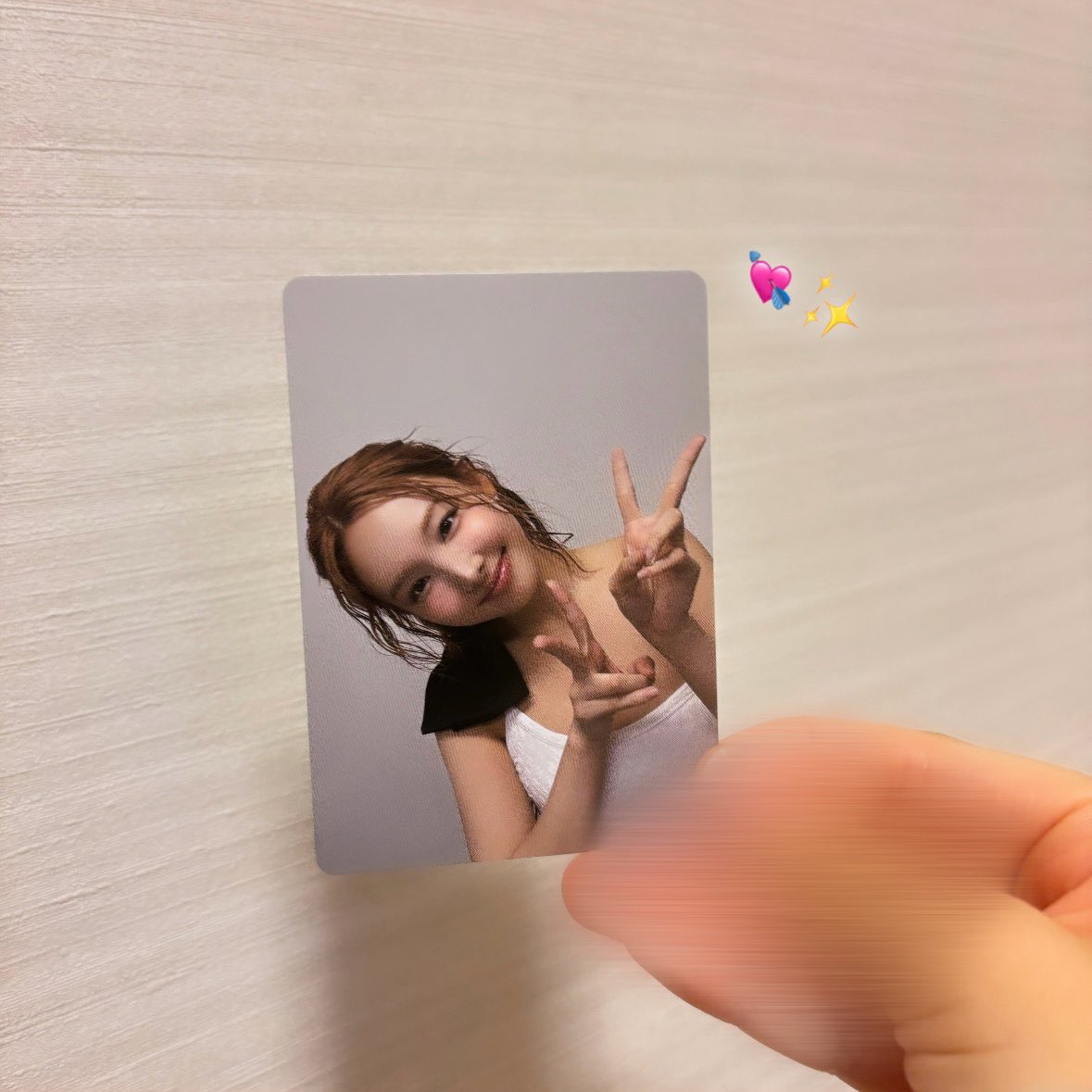 yy1m97's tweet photo. 今日DIVEのアルバム2枚購入して
ナヨンさんのラキドロGET��きて嬉しすぎる😭💘

 #TWICE_DIVE 
 #ラキドロ https://t.co/gZWfl4TTEk