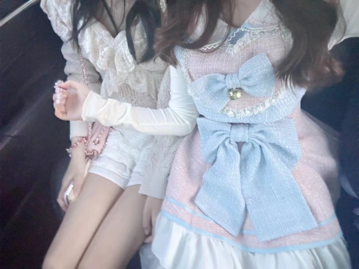 minminhenqueai's tweet photo. 白天不敢出门，只有晚上敢🫠 https://t.co/WXRLPJAsor