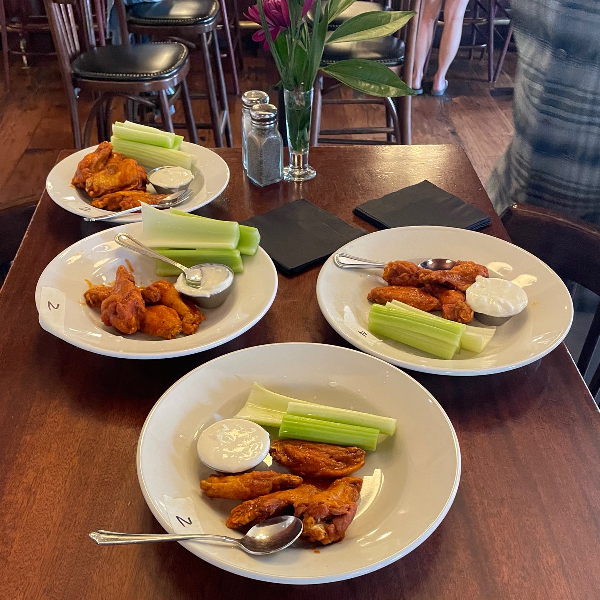 PortXLogistics's tweet photo. Our leadership team is wrapping up their yearly retreat!
Amidst all the brainstorming and planning, they took a well-deserved break for a fun and delicious wing-off!
#LeadershipRetreat #WingOff #CookOff https://t.co/kn8jc5rPBI