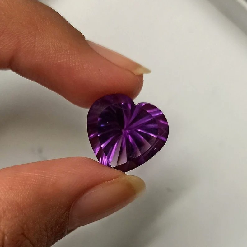 krishna_gems's tweet photo. Heart shape natural amethyst, 15mm faceted heart fancy cut, lo by KRISHNAGEMSBYSHWETA https://t.co/s97EXXG1bE via @Etsy
#heartshapeamethyst #heartshapestone #naturalcrystal #etsysale #friendshipday #Trending https://t.co/yHF7lVXdhX
