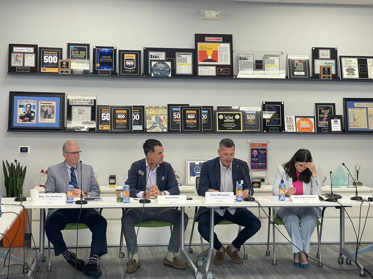 Franchising411's tweet image. .@matthewhaller and @GoldfishSwim Founder and CEO Chris McCuiston welcome the group and share more about the opportunities created through franchising 

“#OpenforOpportunity underscores the unique opportunities for franchising.. especially for multicultural communities, it serves…