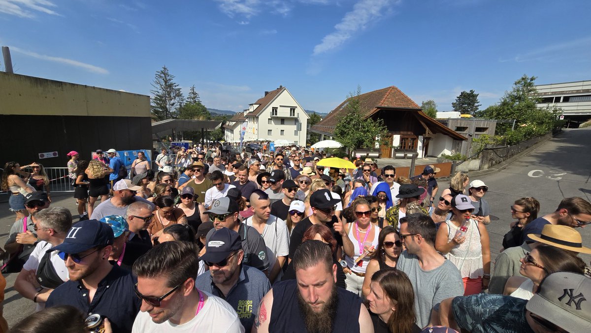 16:23: Update zum Anstehen 🥵🥵 #grtn24 #gurtenfestival