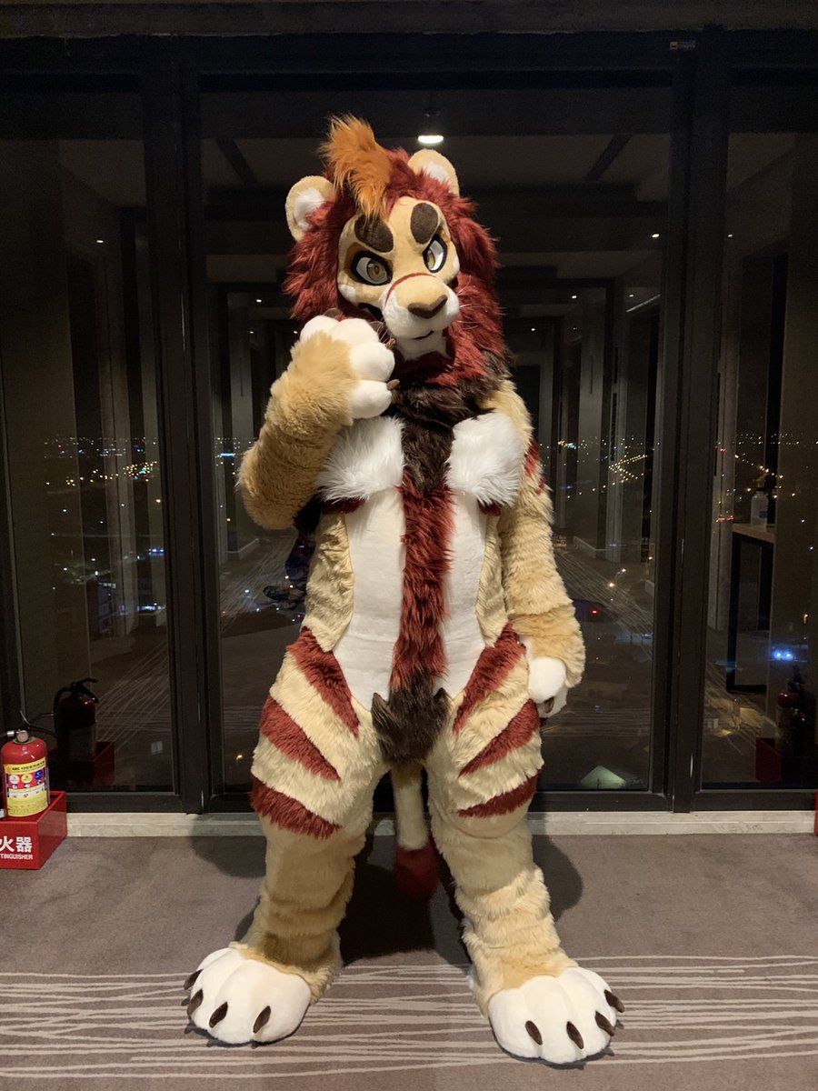 PaderLion_Fur's tweet photo. Fluffy lion~
✂️：@BK_fursuit
📷：@bluewolf7105
#FursuitFriday https://t.co/WinOYCcl5M