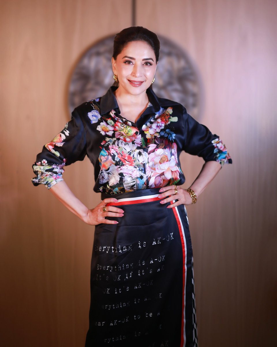 MadhuriDixit's tweet photo. Stepping out in style 🪩🌟 

#Friday #photooftheday #FridayFeelings https://t.co/qZLLf3wgSG
