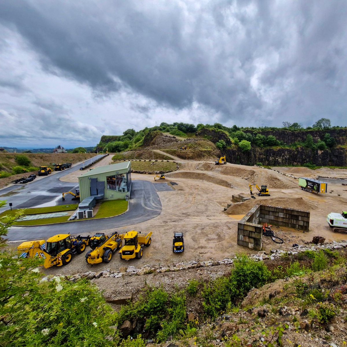 GunnJCB's tweet image. We were thrilled to welcome the Briggs sales team and directors to our two-day JCB Teletruk demonstration and training event last week. A big thank you to everyone at Briggs for your participation and enthusiasm! 🚜📚 #TrainingEvent #JCBTeletruk #GunnJCB #TeamBriggs