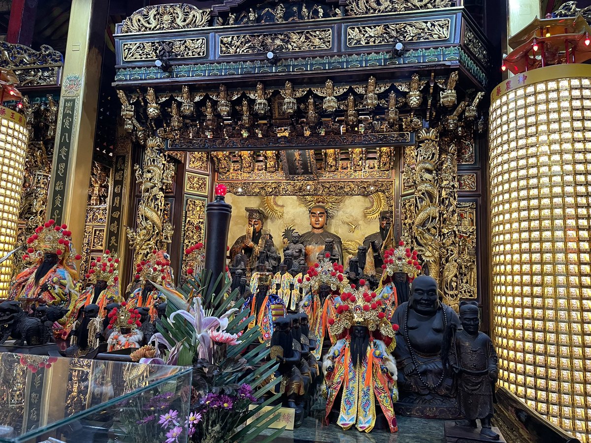 transpen's tweet photo. @davidpgoldman The 3 emperors (三皇）, who also believed to be the ancestors of Chinese, teached Chinese farming, weaving and fortune telling (actually there’s no such word in English).
Those memories are rooted too deep in every Chinese mind, not very easy to destroy. https://t.co/J4XwJmLtl1