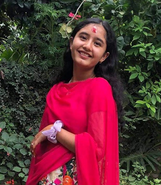 एकान्त मा एकटक सँग
मैले जून लाई हेरेर 
आँफै लाई प्रश्न गर्छु। 
एकबार को जुनी मा 
मलाई कहाँ पुग्नु छ?

मेरो आत्मालाई 
साँच्चै सोध्नु छ!
सम्पन्नता को सपना साँची 
आवरण मा सर्वश्व खन्याएर
अरू मान्छे जस्तै
मलाई किन हुनु छ?