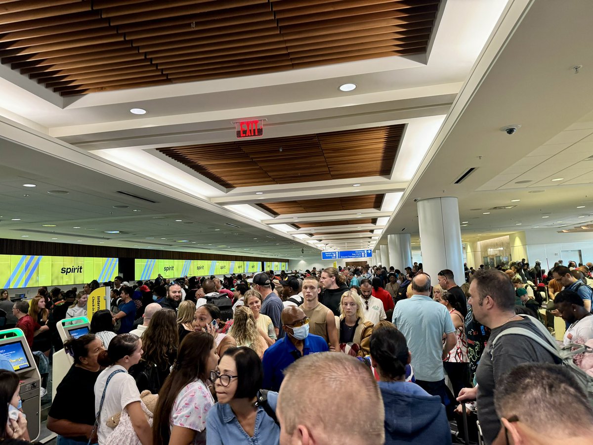 bettercallkim's tweet photo. @hhickeys @SpiritAirlines Just left MCO. The Spirit team there was no help, and my flight was cancelled only on their board. Not sure Spirit can even update their site? MCO is a complete mess right now, be safe. https://t.co/8NXRrbSFGi