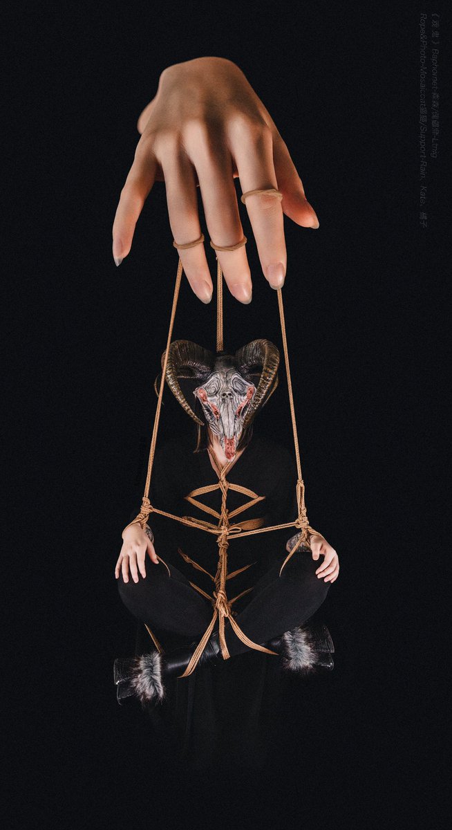 《 戏 鬼 》

Baphomet-森森@Kugayamaruoich3 /白面狐狸-小五@Cloud_no5 /长耳玄兔-脑@everredzzz /酒天童子-小痛/傀儡师-Ltnig @Ltnig1 
Rope&amp;Photo-Mosaiccat猫猫/Support-Rain @lhung00198368  、Kate、橘子 https://t.co/I7SL1i3KHU