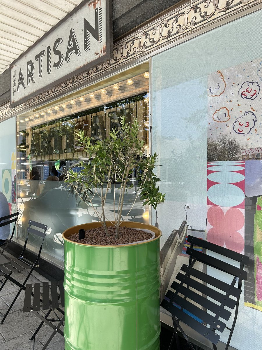 Celebratory vibe 🥳 👏 in Guildhall Square for graduation at the heart of the cultural quarter #GraduationUoS #Graduation2024 #WeAreUoS