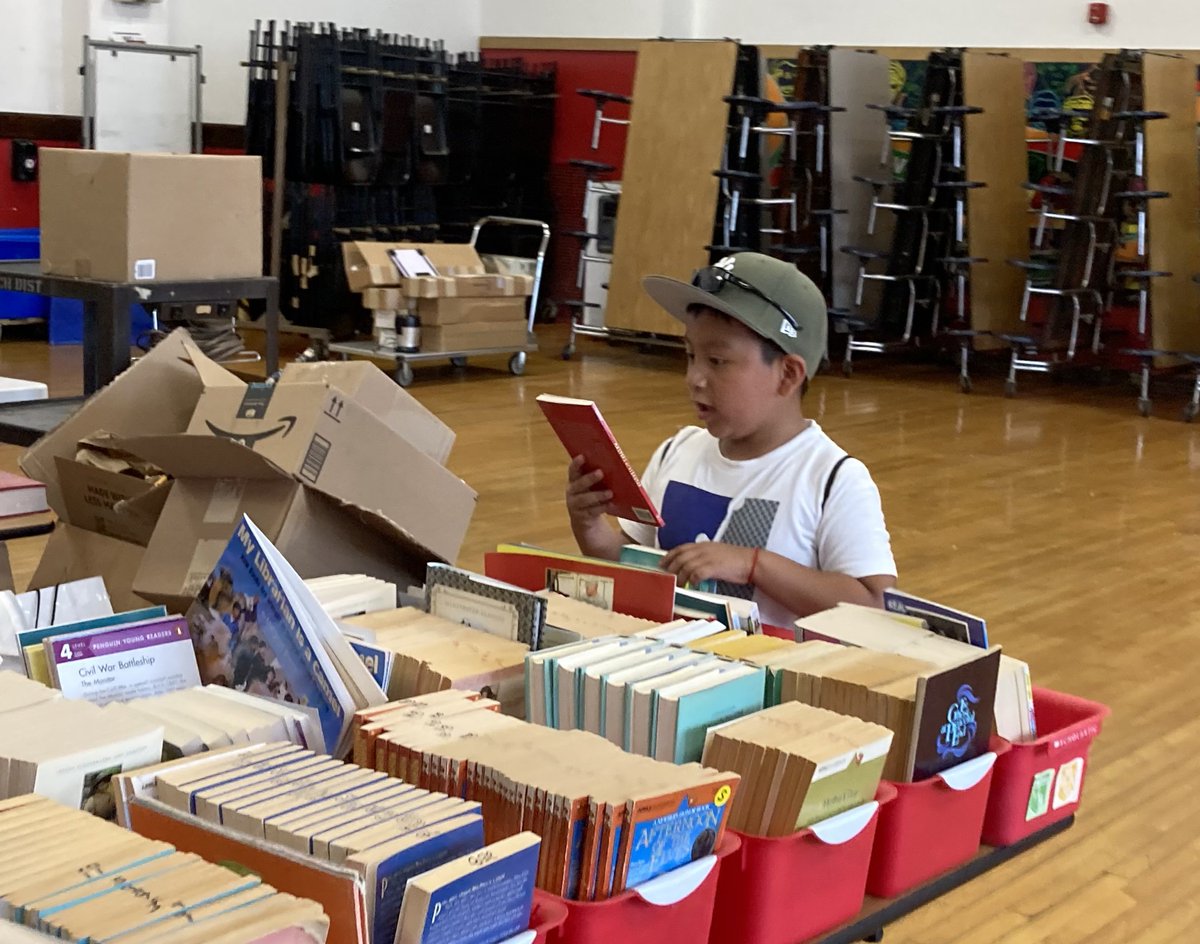 Morse Elementary gave away books and popsicles Thursday! Take a look: poughkeepsieschools.org/site/default.a…