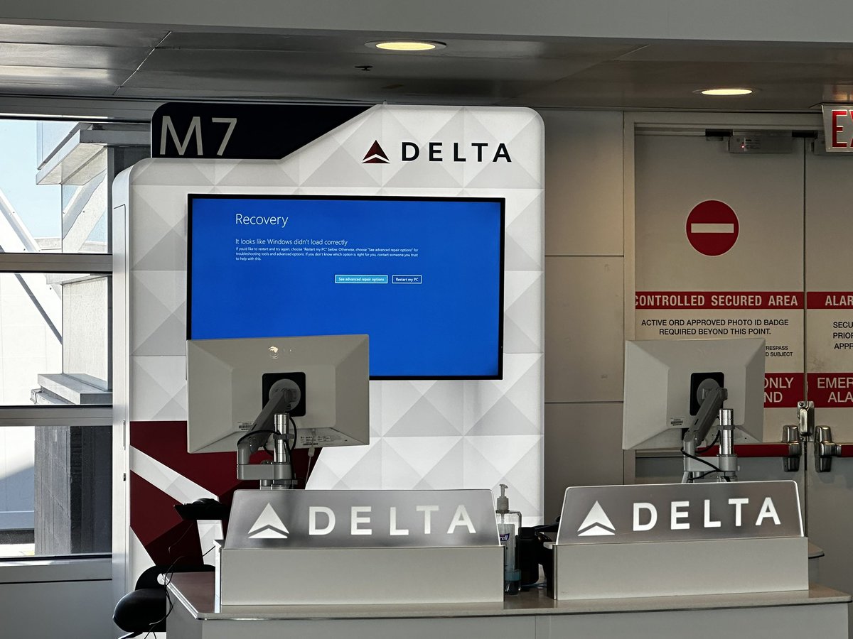 Current situation in #Chicago as scores of media try to get home after the #RNC during a global #MicrosoftOutage (Many had to drive to Chicago from #Milwaukee when flights were sold out)  📸 <a href="/KennyKramme/">Kenny Kramme</a> #FlightsDelayed #outage