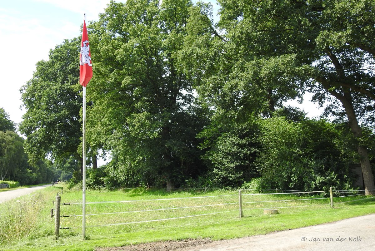 BekiekTwente's tweet photo. Middelpunt van de Vrije Republiek Twente | #Azelo 
#Borne #Twente #BekiekTwente 
#DEVERHALENLIGGENOPSTRAAT 
Beluister mijn verhaal via https://t.co/y17N8bHsLz of op Spotify. https://t.co/4Oxx2xXT0P