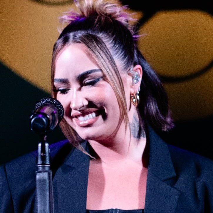 archivefordemi's tweet photo. demi lovato. 🥹 https://t.co/BqBIHs7Cl8