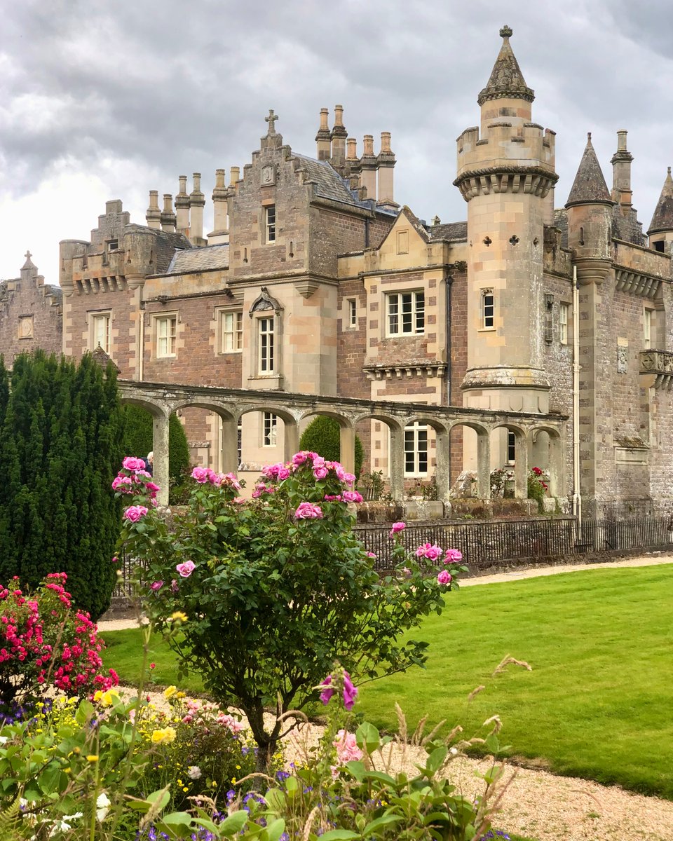 AbbotsfordScott's tweet photo. Enjoy a peaceful wander through Walter Scott's walled gardens this weekend 🌸🌿

Book tickets: https://t.co/tipUoL27gO https://t.co/d558GdhZzO