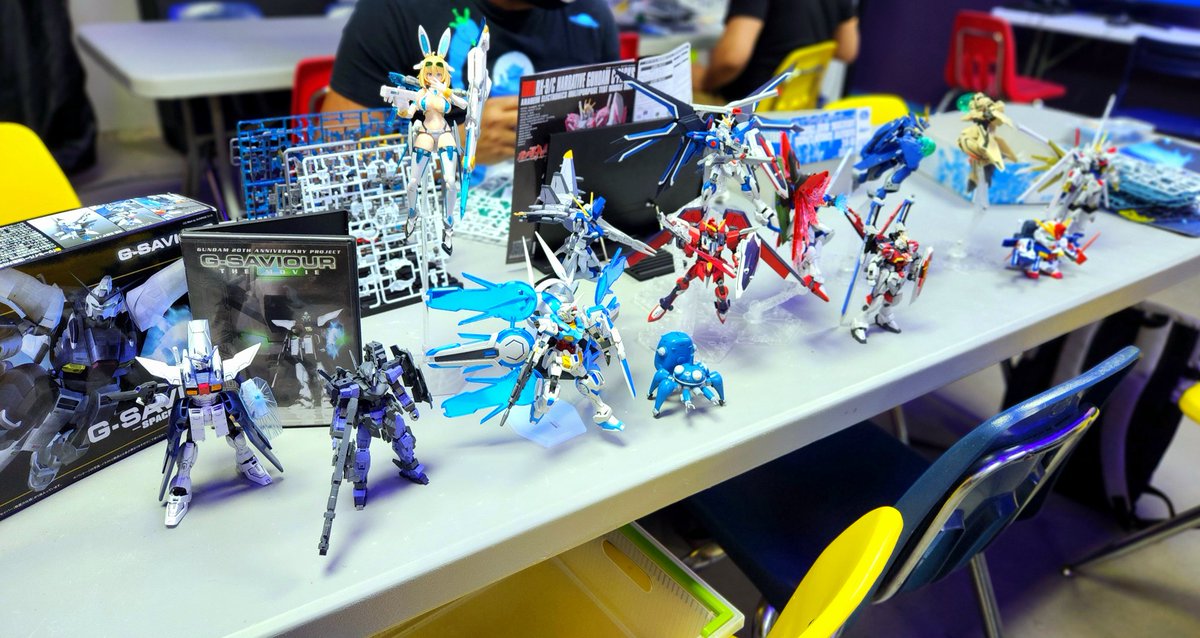 phoenixprime1's tweet photo. Had our showcase night last night at @Flynnsgamingfl! Not a big turnout, but some cool kits on display nonetheless!
Also got in my Pbandai kit I waited 6 months for that I finished last night! Gonna put it on a nice pose stand soon!
#gunpla #Gundam #showcasenight #showcase https://t.co/C6ZmVE4xL5