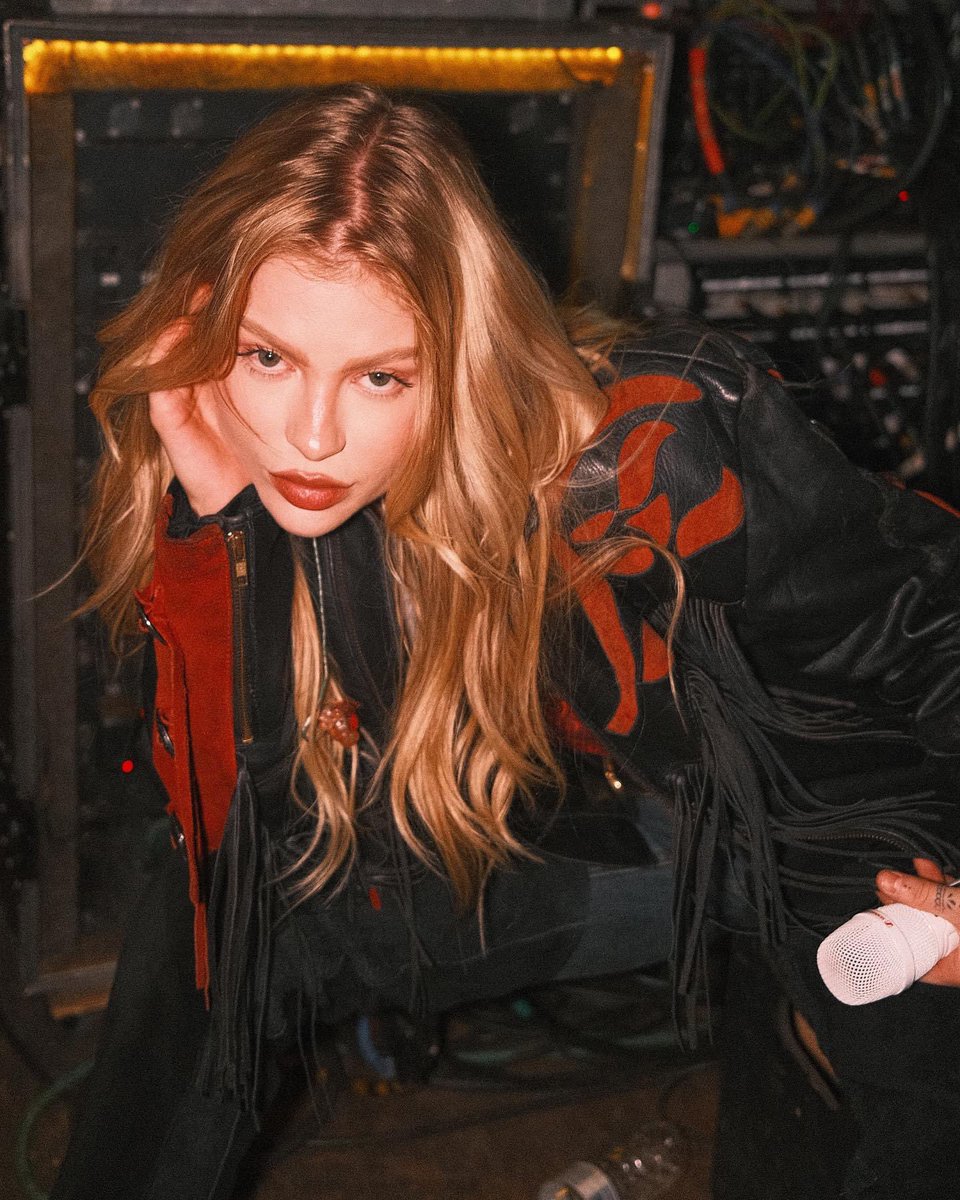 centraljonasbr's tweet image. VEM AÍ! 🇧🇷

Durante entrevista para rádio, Joe Jonas revelou que tem um feat com a cantora brasileira @LuisaSonza em seu novo álbum "Music For People Who Believe In Love".