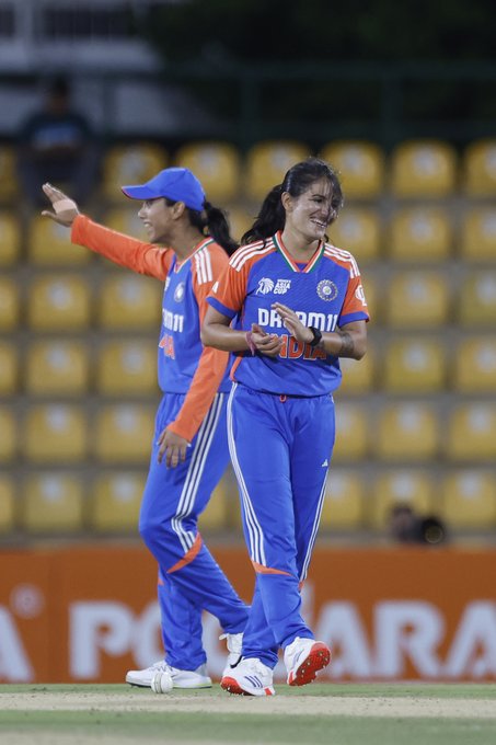 Two in an over for Renuka Singh! ⚡️⚡️ 📹 Credits: Twitter/BCCIWomen
