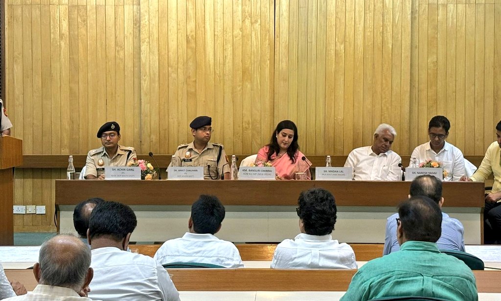 BansuriSwaraj's tweet photo. Chaired the South Delhi District Level Committee Meeting today, with the representation from Police, Civic Agencies,  RWAs, Trader Associations and educational institutions.

Addressing  the grievances from the representatives;  instructed the concerned officials to address the issues promptly for the betterment of our community. 

Such interactions are vital for fostering community well-being and enhancing the effectiveness of public services. Thank you @DCPSouthDelhi for organising it.